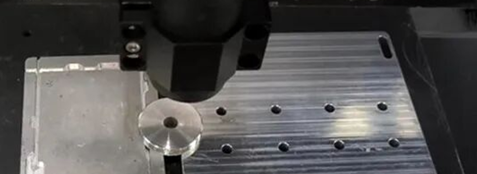 点光谱底螺孔深量测