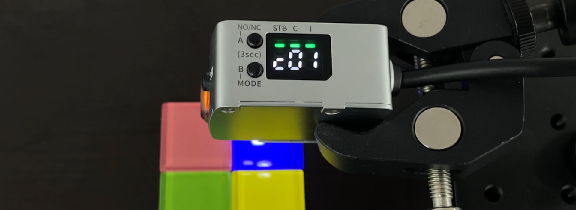 区分多色透明砖